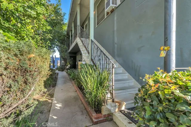 $1,450,000 | 6308 Coldwater Canyon Avenue, North Hollywood, CA 91606