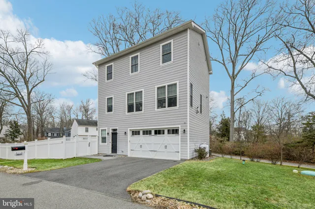 $699,000 | 3641 Beach Dr Boulevard, Edgewater, MD 21037