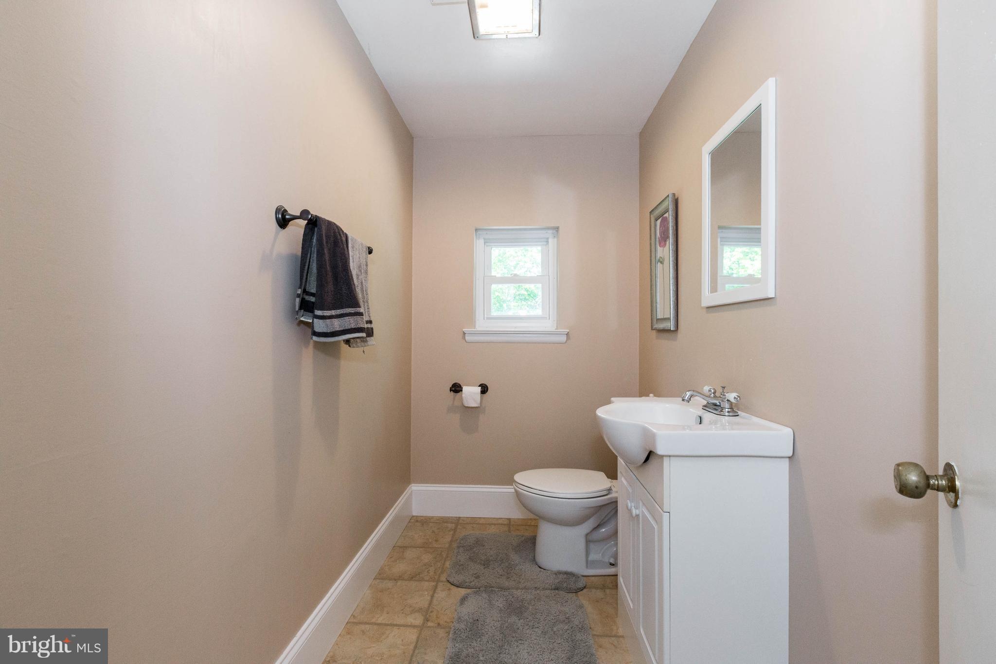 5004 Reels Mill Road Frederick, MD 21704 - Photo 11 of 30 Half Bath