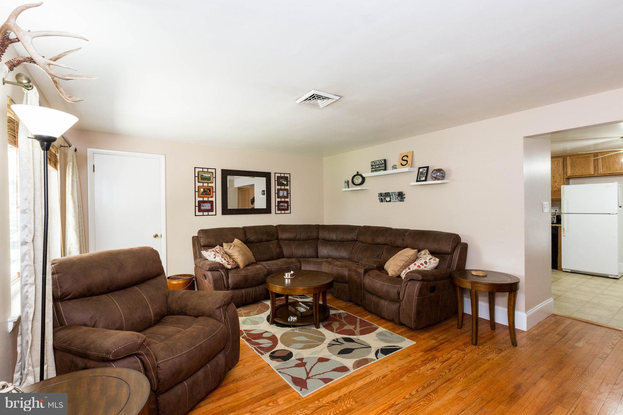 5004 Reels Mill Road Frederick, MD 21704 - Photo 3 of 30 Living Room
