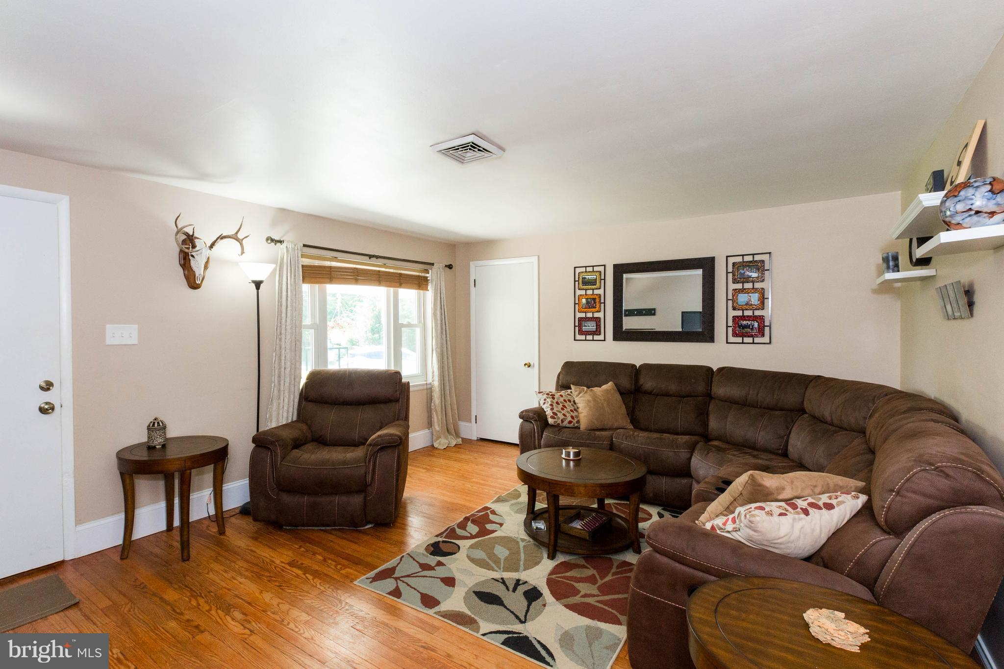 5004 Reels Mill Road Frederick, MD 21704 - Photo 4 of 30 Living Room