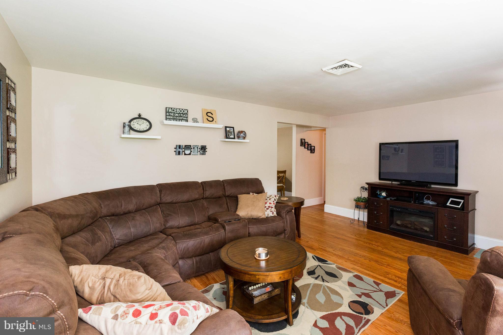 5004 Reels Mill Road Frederick, MD 21704 - Photo 5 of 30 Living Room