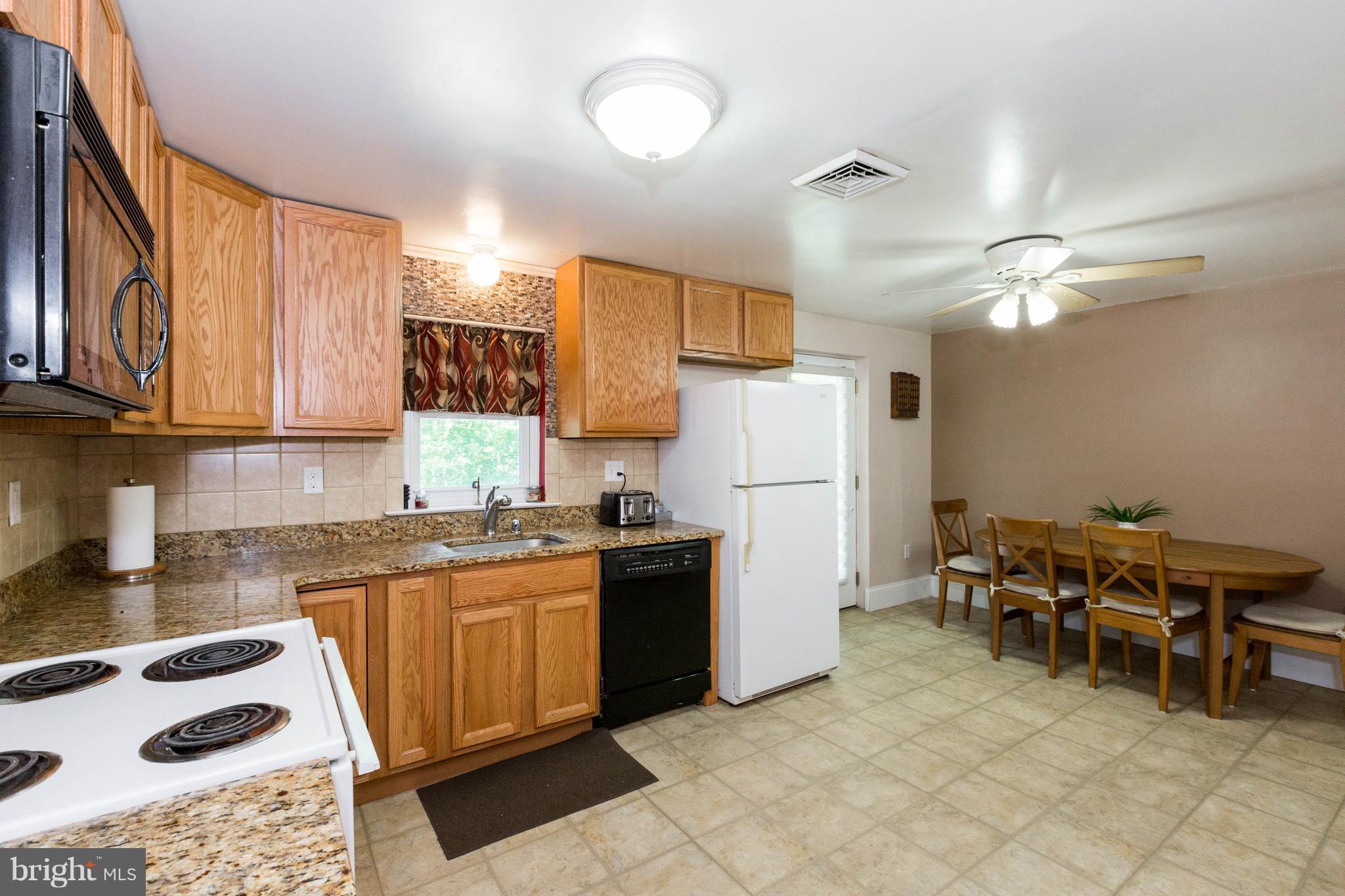 5004 Reels Mill Road Frederick, MD 21704 - Photo 9 of 30 Kitchen/ Dining Area