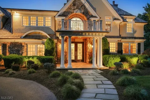 $3,795,000 | 17 Fawn Hill Drive, Morristown, NJ 07960