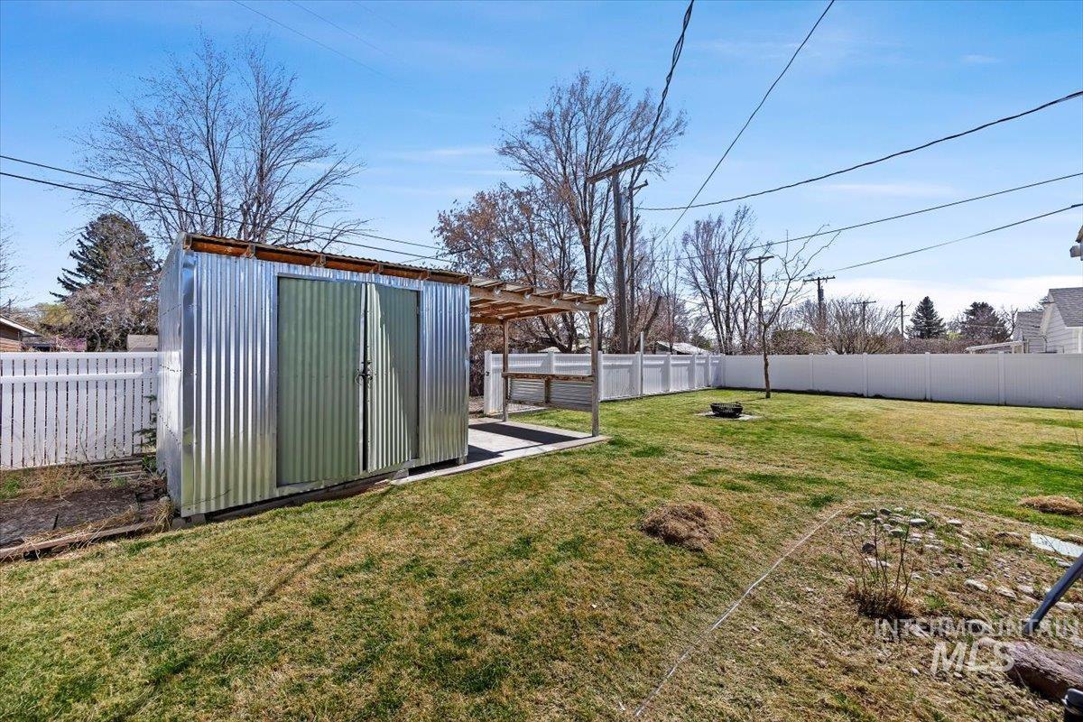 1214 H Street Rupert, ID 83350 - Photo 33 of 35 Fenced backyard with a shed