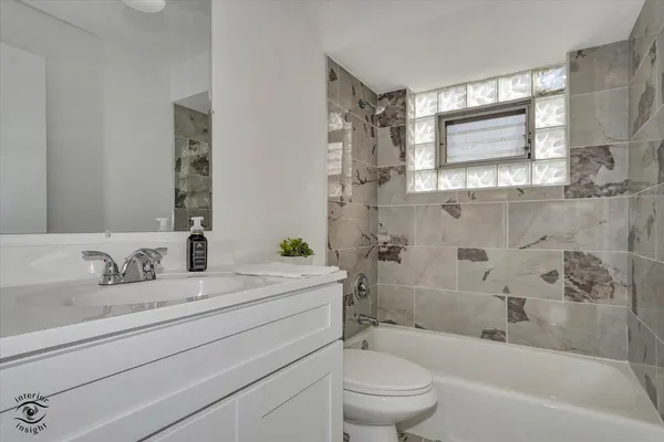 $185,000 | 6317 West 64th Place, Unit 2S, Chicago, IL 60638