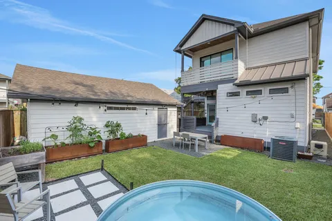 $1,075,000 | 914 Robbie Street, Houston, TX 77009