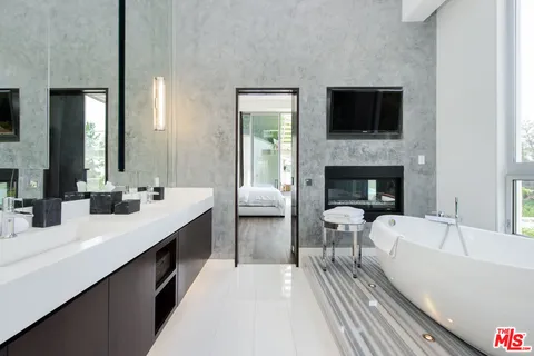 $6,500,000 | 9274 Sierra Mar Drive, Los Angeles, CA 90069