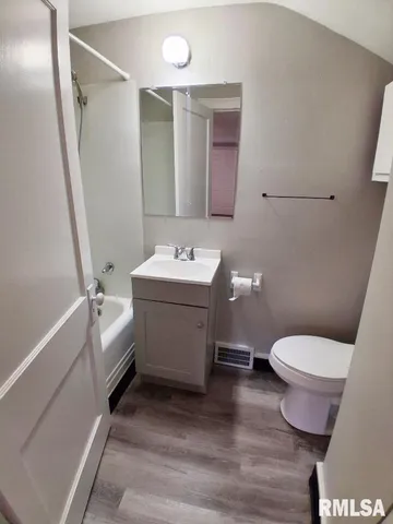 $675 | 513 West Loucks Avenue, Peoria, IL 61604