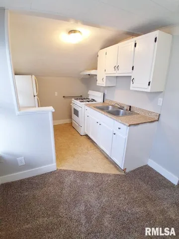 $675 | 513 West Loucks Avenue, Peoria, IL 61604