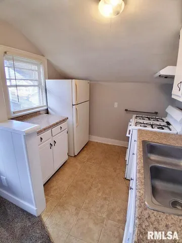 $675 | 513 West Loucks Avenue, Peoria, IL 61604