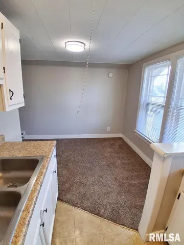 $675 | 513 West Loucks Avenue, Peoria, IL 61604