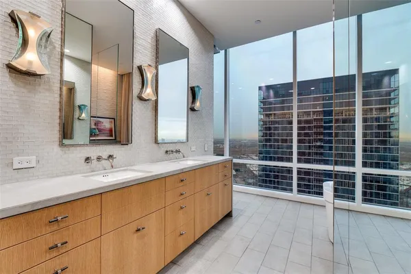 $6,495,000 | 2430 Victory Park Lane, Unit 3001, Dallas, TX 75219