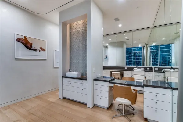 $6,495,000 | 2430 Victory Park Lane, Unit 3001, Dallas, TX 75219