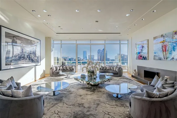 $6,495,000 | 2430 Victory Park Lane, Unit 3001, Dallas, TX 75219