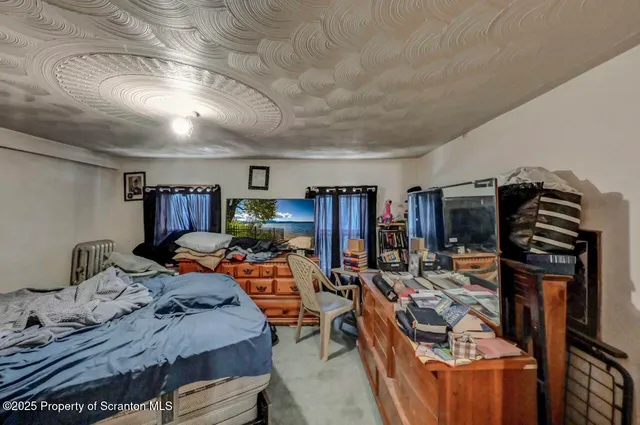 a view of backyard of the house