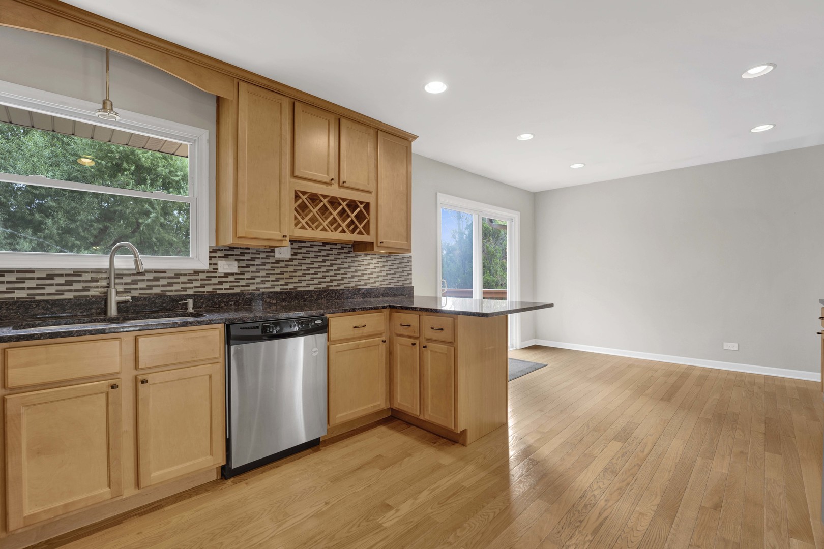 1S705 Eisenhower Road Oakbrook Terrace, IL 60181 - Photo 10 of 35 Gallery Image 10