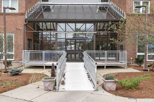 $369,900 | 154 Lynnway, Unit 205, Lynn, MA 01902