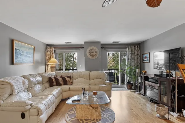 $369,900 | 154 Lynnway, Unit 205, Lynn, MA 01902