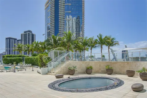 $3,350,000 | 900 Biscayne Boulevard, Unit PH6201, Miami, FL 33132