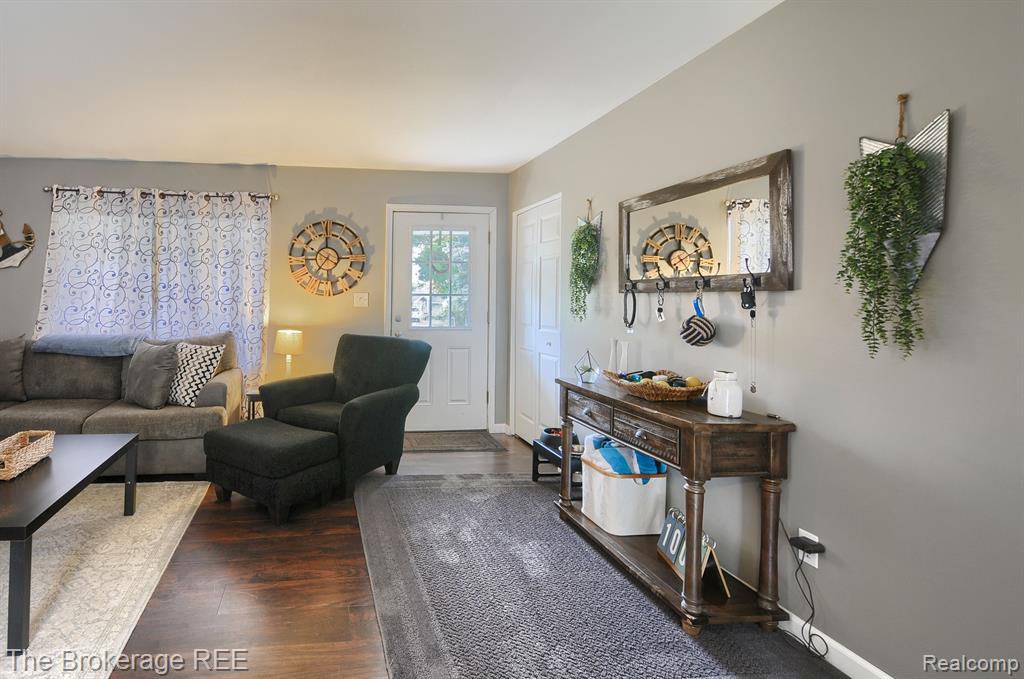 6545 Bennett Lake Road Fenton, MI 48430 - Photo 4 of 41