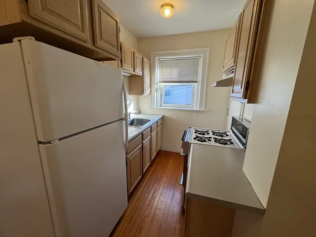 $2,400 | 588 Washington Street, Unit 4, Brookline, MA 02446