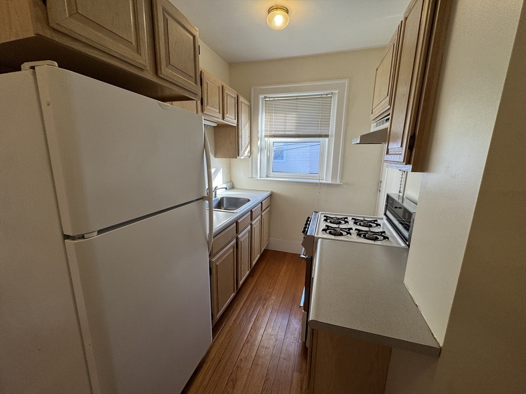 588 Washington Street, Unit 4 Brookline, MA 02446 - Photo 3 of 7