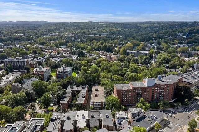 $2,400 | 588 Washington Street, Unit 4, Brookline, MA 02446