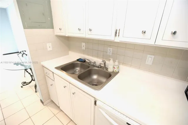 $145,000 | 2171 Northeast 66th Street, Unit 806, Fort Lauderdale, FL 33308