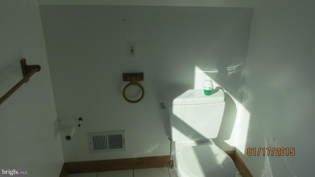 4230 Lynhurst Road Baltimore, MD 21222 - Photo 19 of 26 Bath