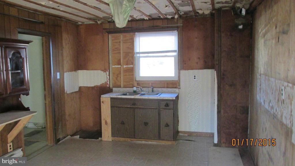 4230 Lynhurst Road Baltimore, MD 21222 - Photo 7 of 26 Kitchen