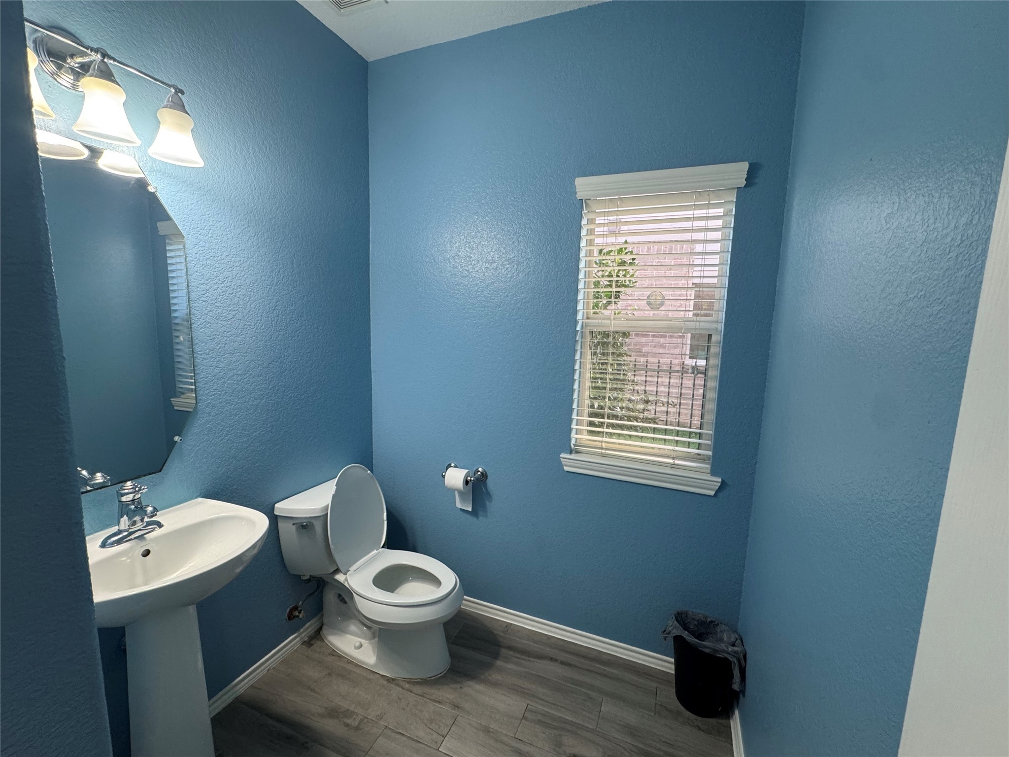 8415 Clover Leaf Drive Rosenberg, TX 77469 - Photo 11 of 33 DownStairs Bath