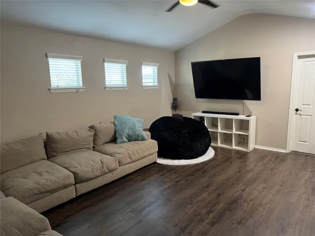 $3,000 | 8415 Clover Leaf Drive, Rosenberg, TX 77469