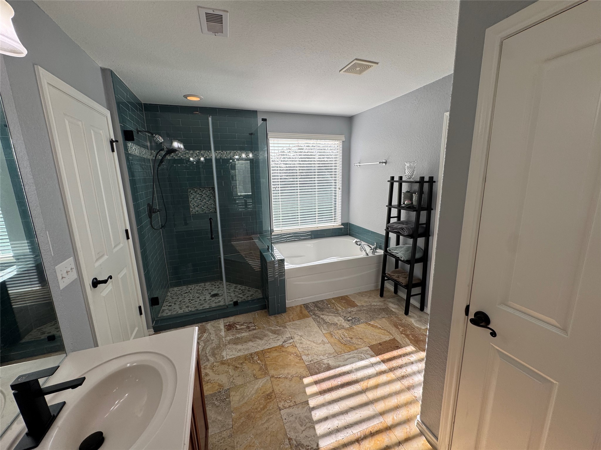 8415 Clover Leaf Drive Rosenberg, TX 77469 - Photo 26 of 33 Depp Tub, and Walkin Shower