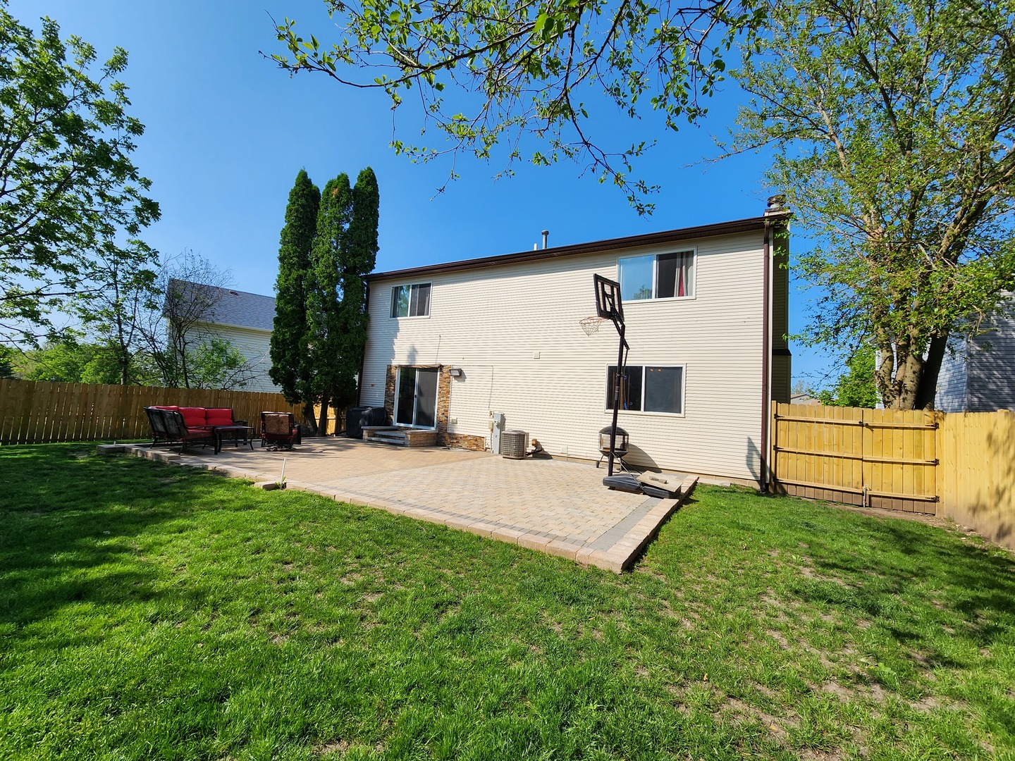 696 Dover Drive Elgin, IL 60120 - Photo 28 of 32 a front view of a house with garden