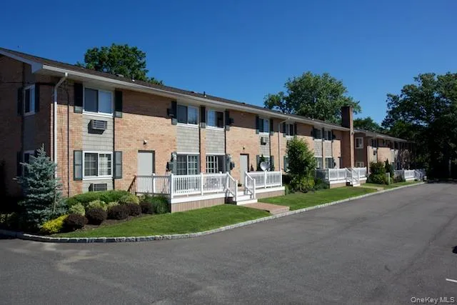 $2,670 | 78 Claire Court, Unit 78, West Babylon, NY 11704