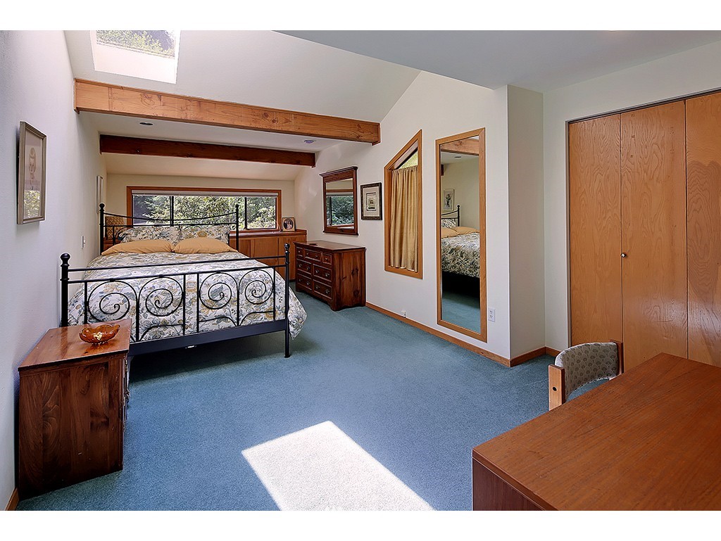 4525 Ferncroft Road Mercer Island, WA 98040 - Photo 14 of 25