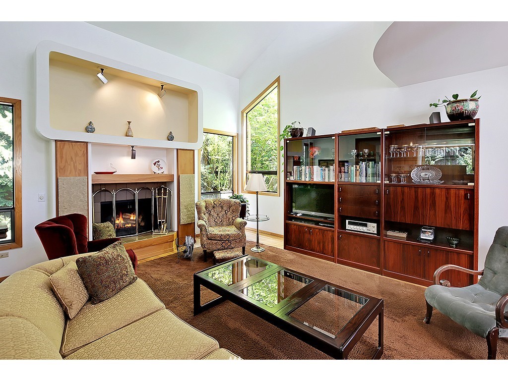 4525 Ferncroft Road Mercer Island, WA 98040 - Photo 3 of 25