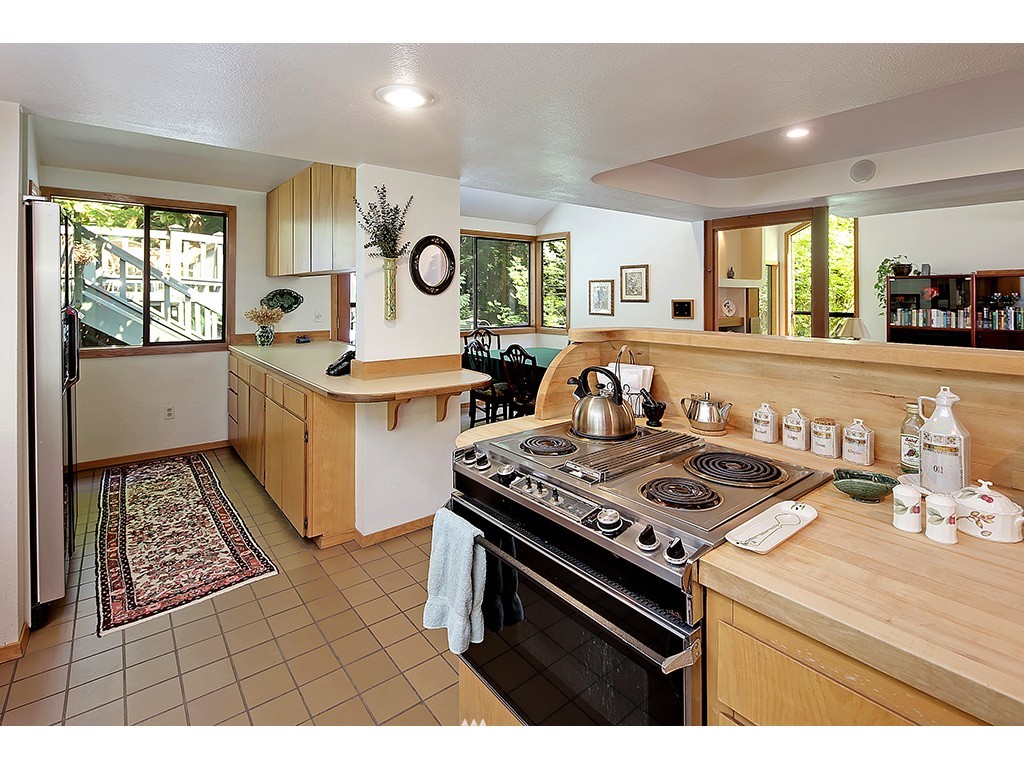 4525 Ferncroft Road Mercer Island, WA 98040 - Photo 8 of 25