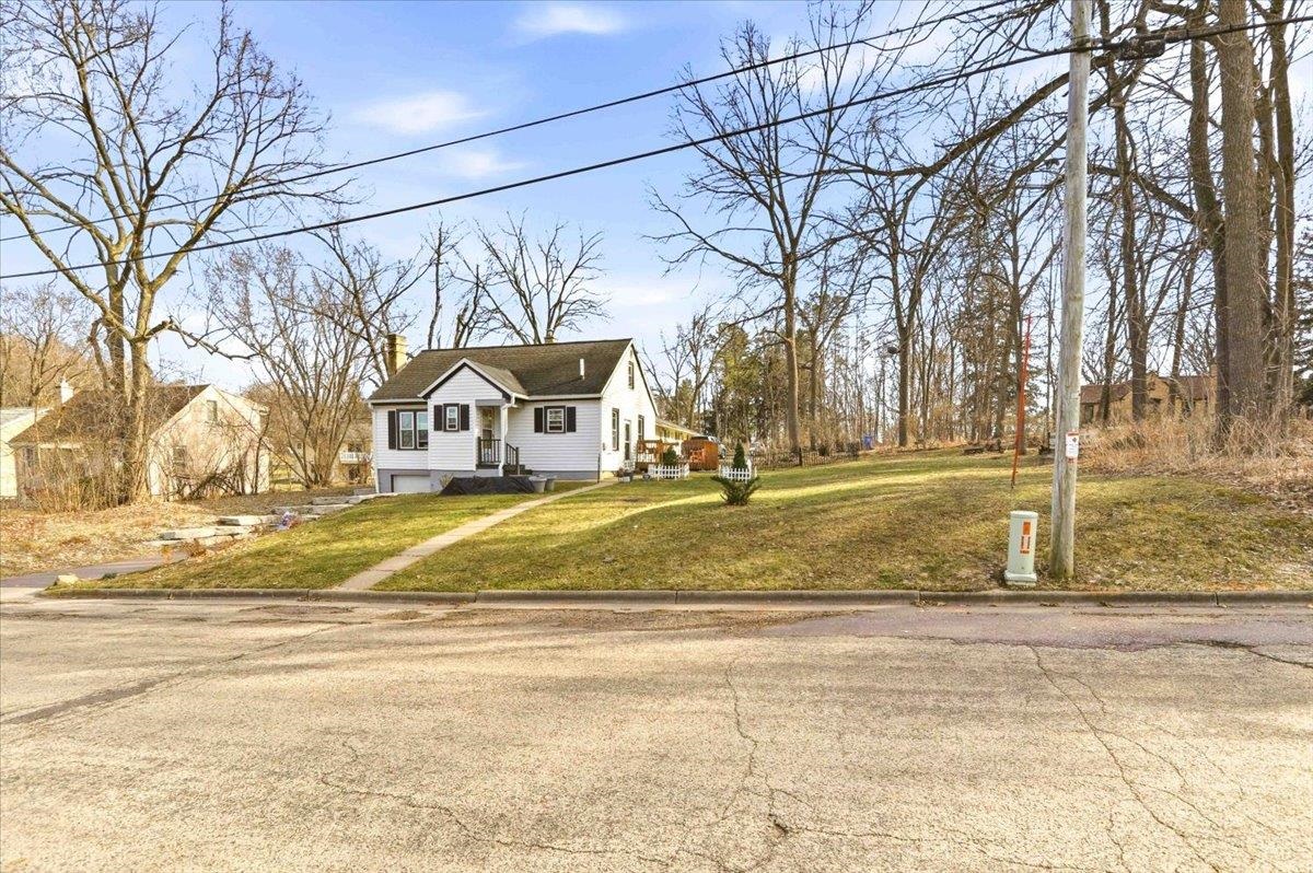950 2nd Street Baraboo, WI 53913 - Photo 11 of 16