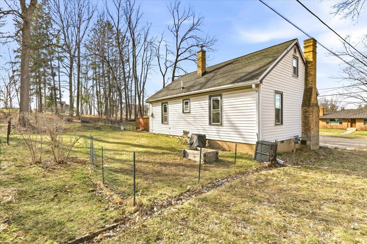 950 2nd Street Baraboo, WI 53913 - Photo 7 of 16