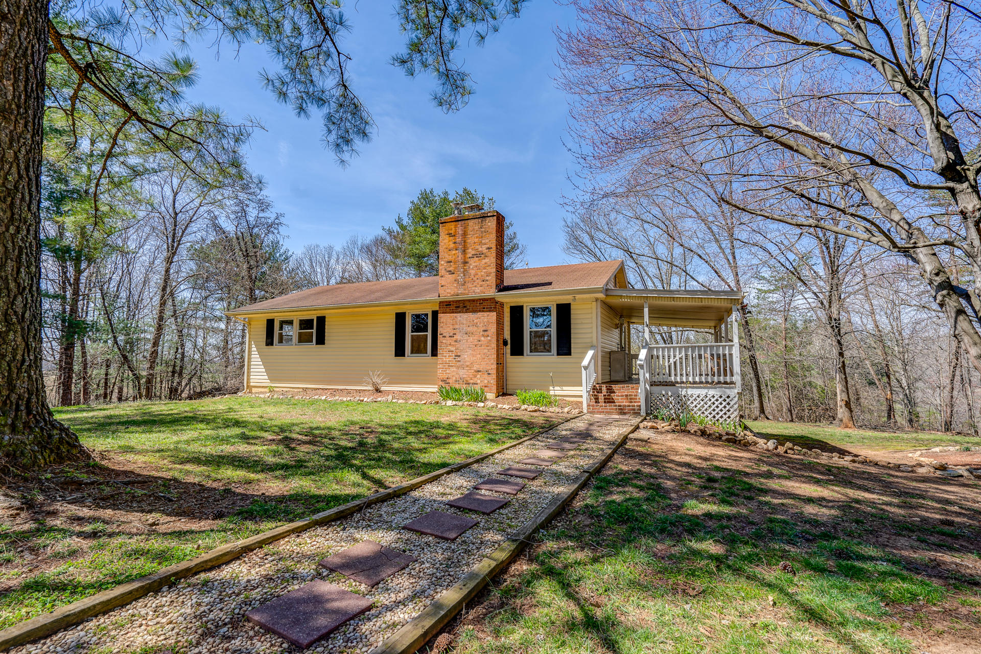 6489 Joppa Mill Road Moneta, VA 24121 - Photo 3 of 39 DSC06410_1_2_3_4