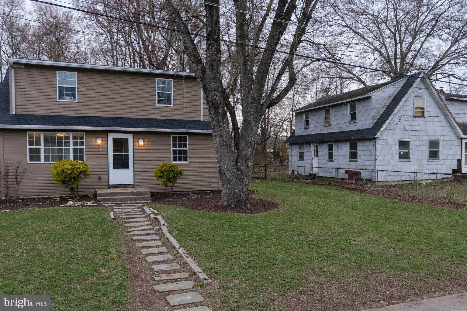21 Sycamore Road Pennsville, NJ 08070 - Photo 2 of 31 a front view of a house with a garden