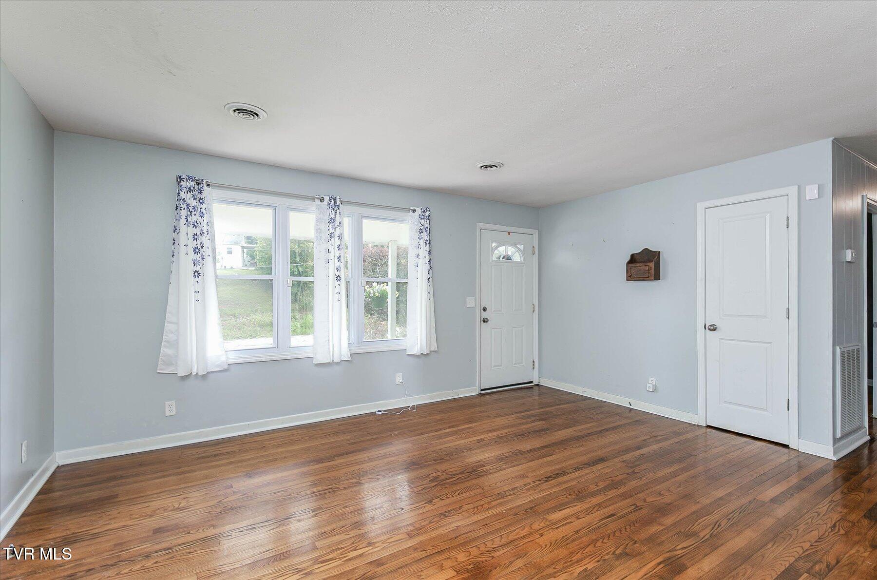 1413 Haga Road Kingsport, TN 37660 - Photo 8 of 32 08-1413 Haga Rd-8