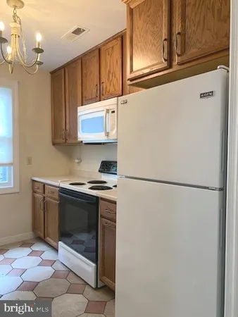 $1,750 | 1440 Kenmore Avenue, Fredericksburg, VA 22401