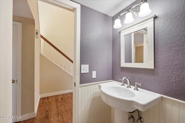 a view of empty room with closet