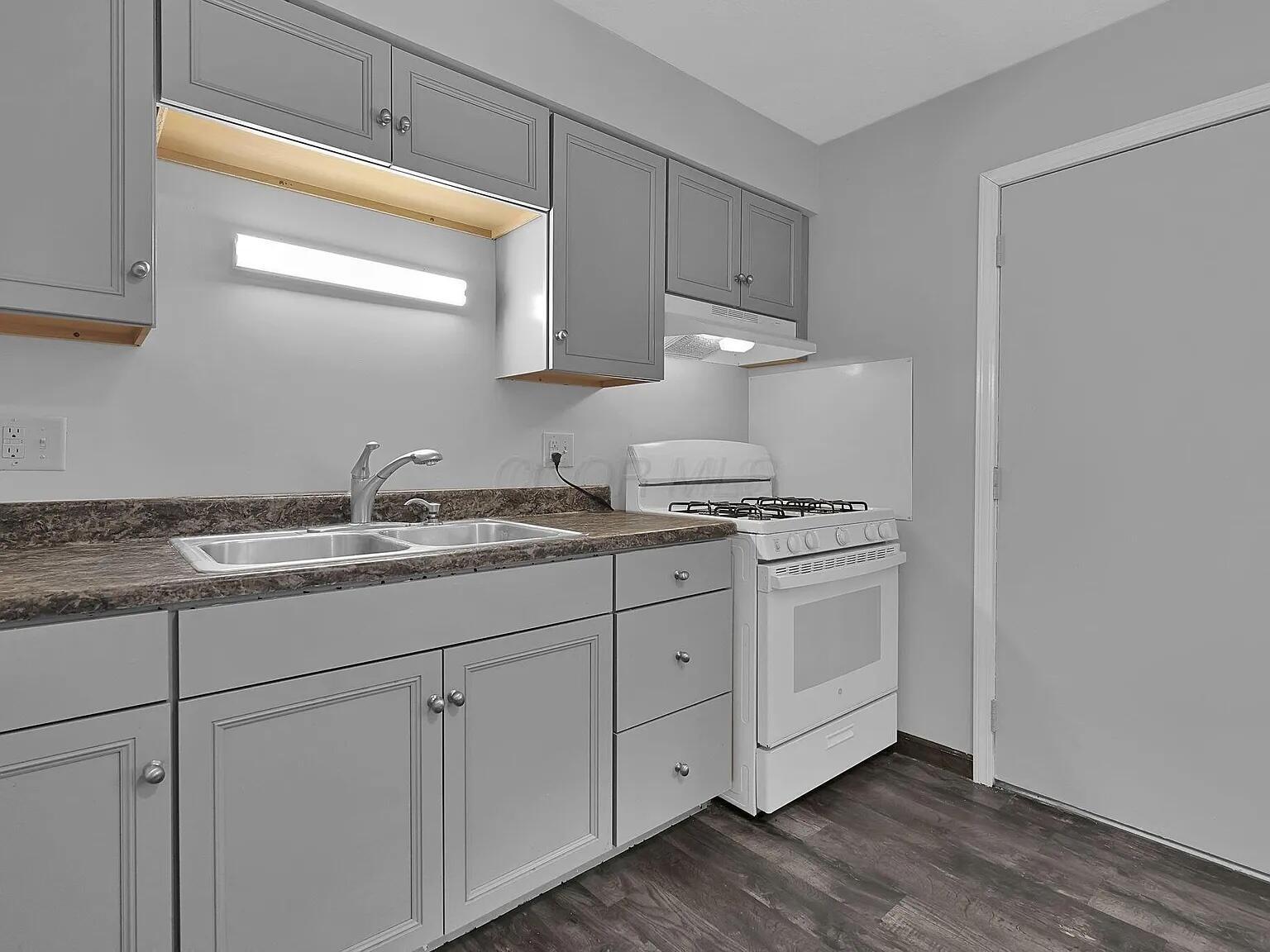 65 Neil Street Delaware, OH 43015 - Photo 6 of 17 Kitchen