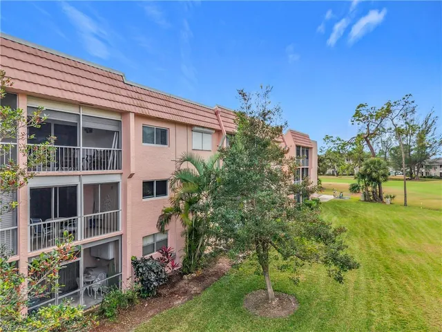 $235,000 | 170 Turtle Lake Court, Unit 211, Naples, FL 34105
