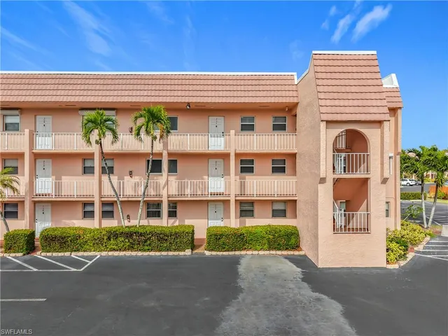 $235,000 | 170 Turtle Lake Court, Unit 211, Naples, FL 34105