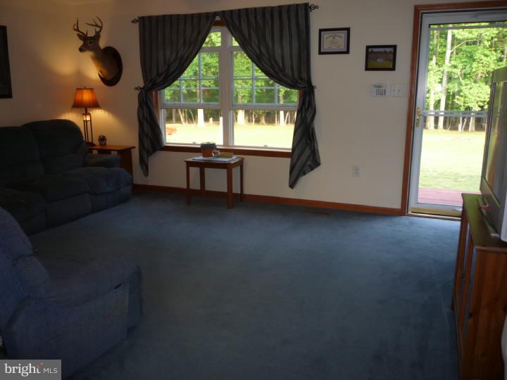 101 Robbins Road Pilesgrove, NJ 08098 - Photo 2 of 21 Living Room
